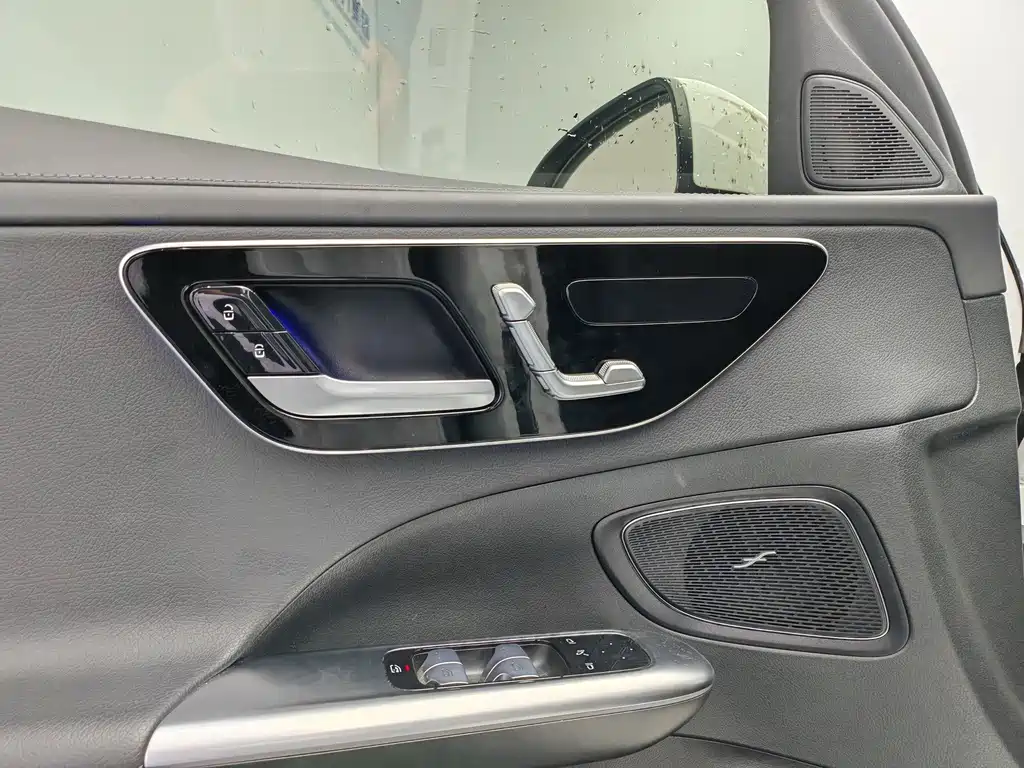 Mercedes-Benz C-Class — миниатюра 17