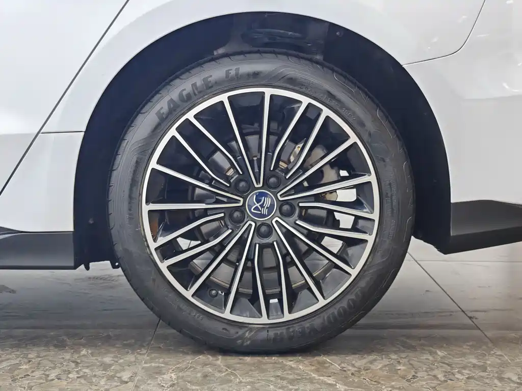 BYD Han 2022 DM-i 121KM