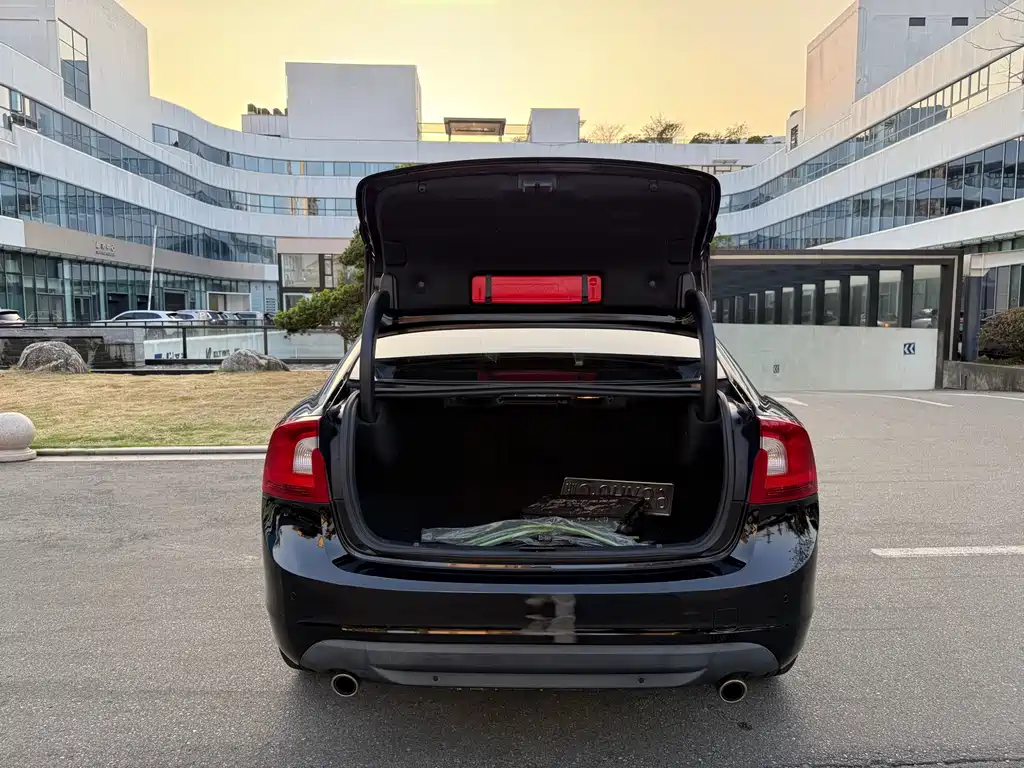 Volvo S60 (Import) — миниатюра 13