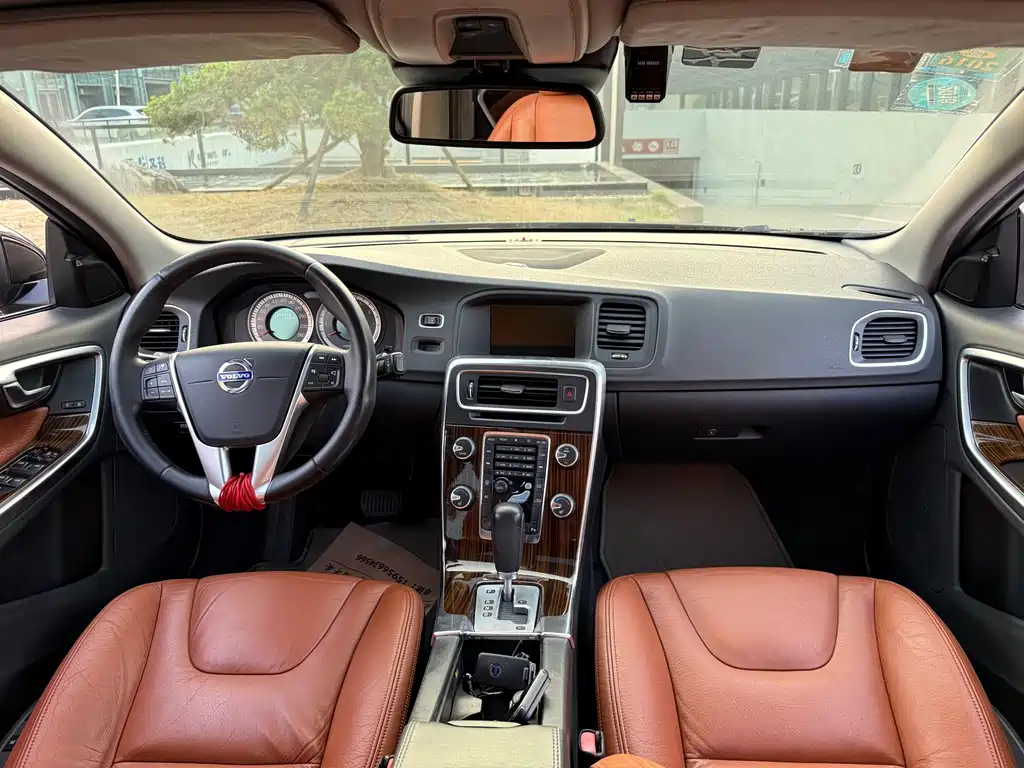 Volvo S60 (Import) — миниатюра 16