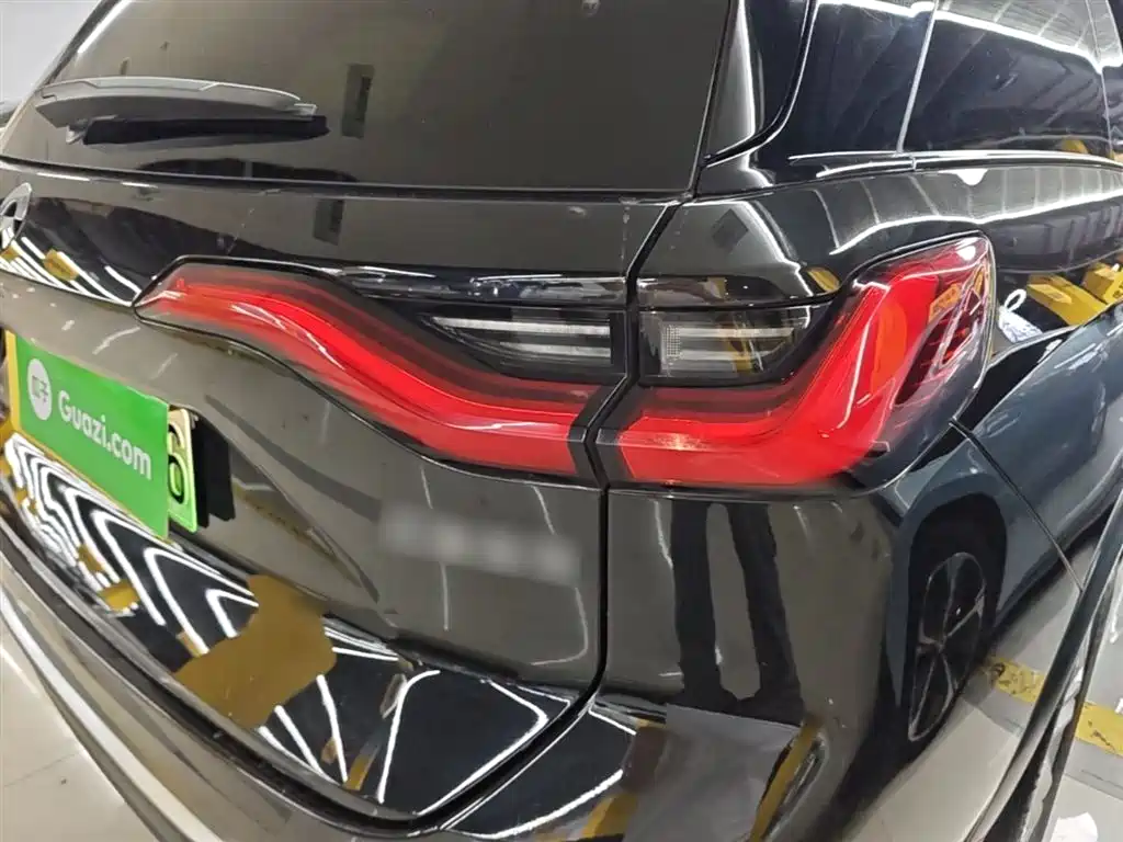 NIO ES8 2020 580KM мест