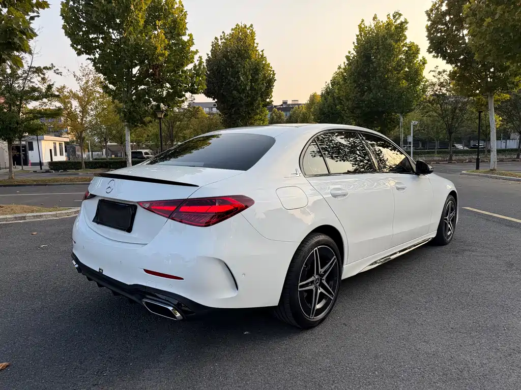 Mercedes-Benz C-Class — миниатюра 6