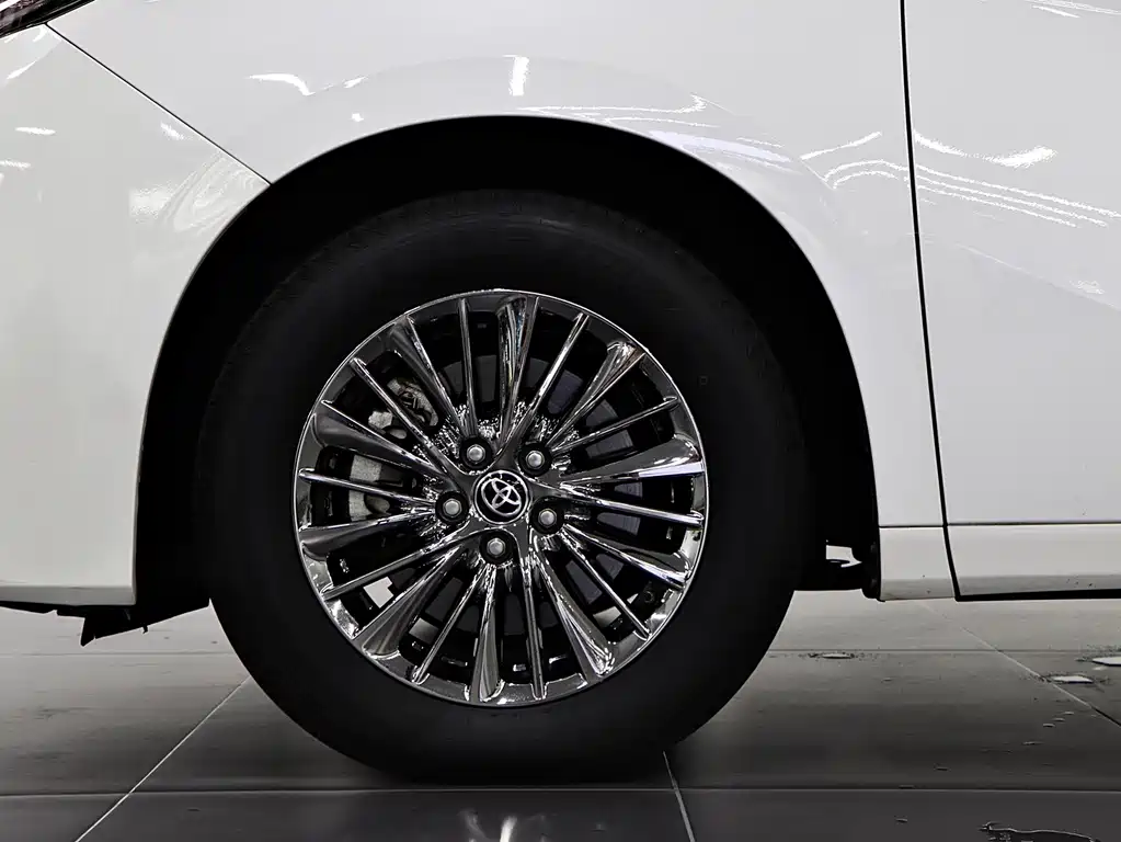 Toyota Alphard — миниатюра 8
