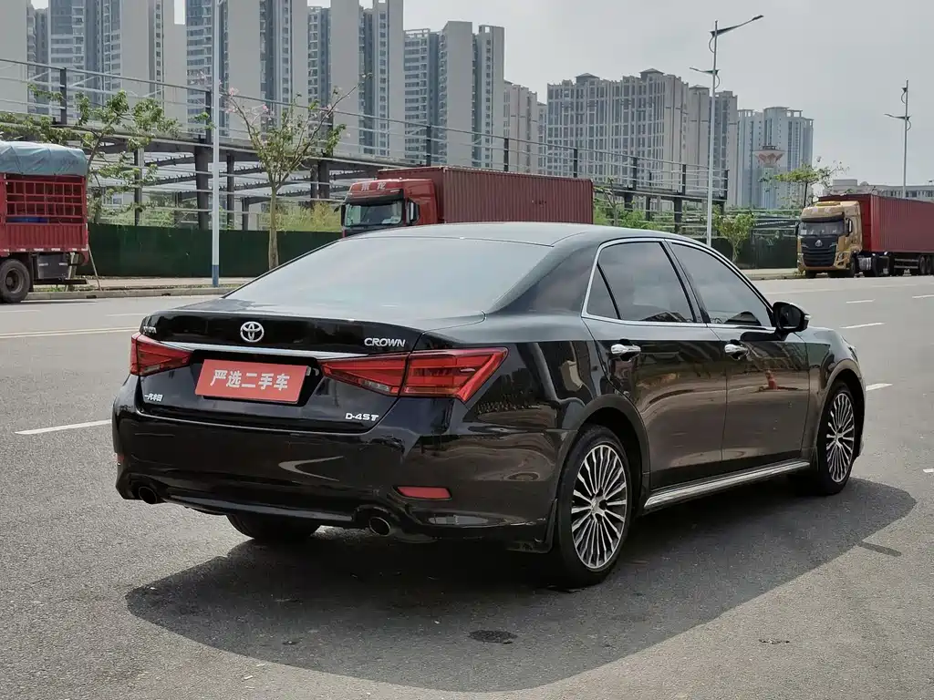 Toyota Crown — миниатюра 5