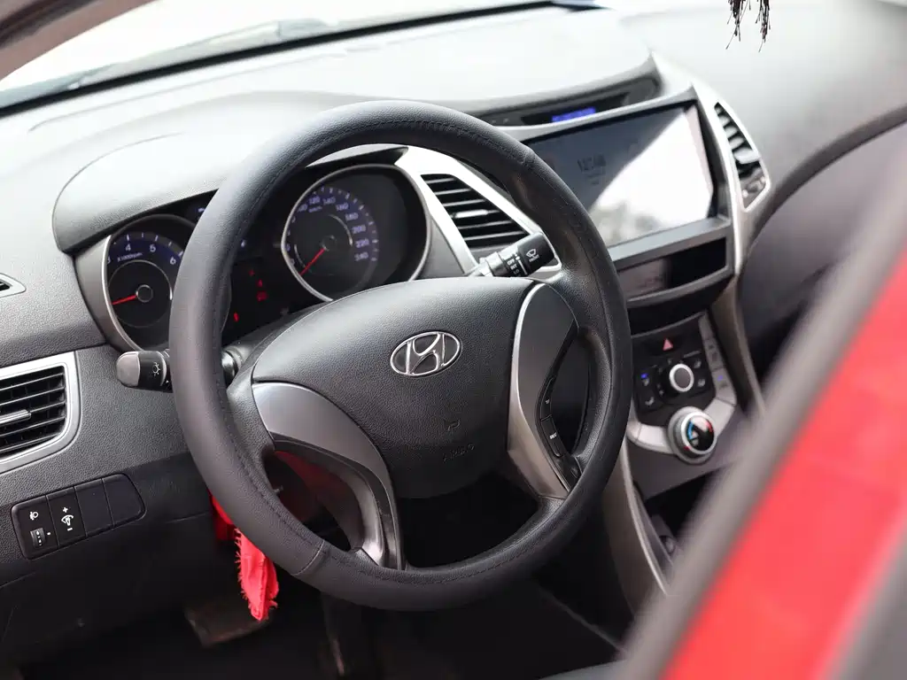 Hyundai Elantra Langdong — миниатюра 13