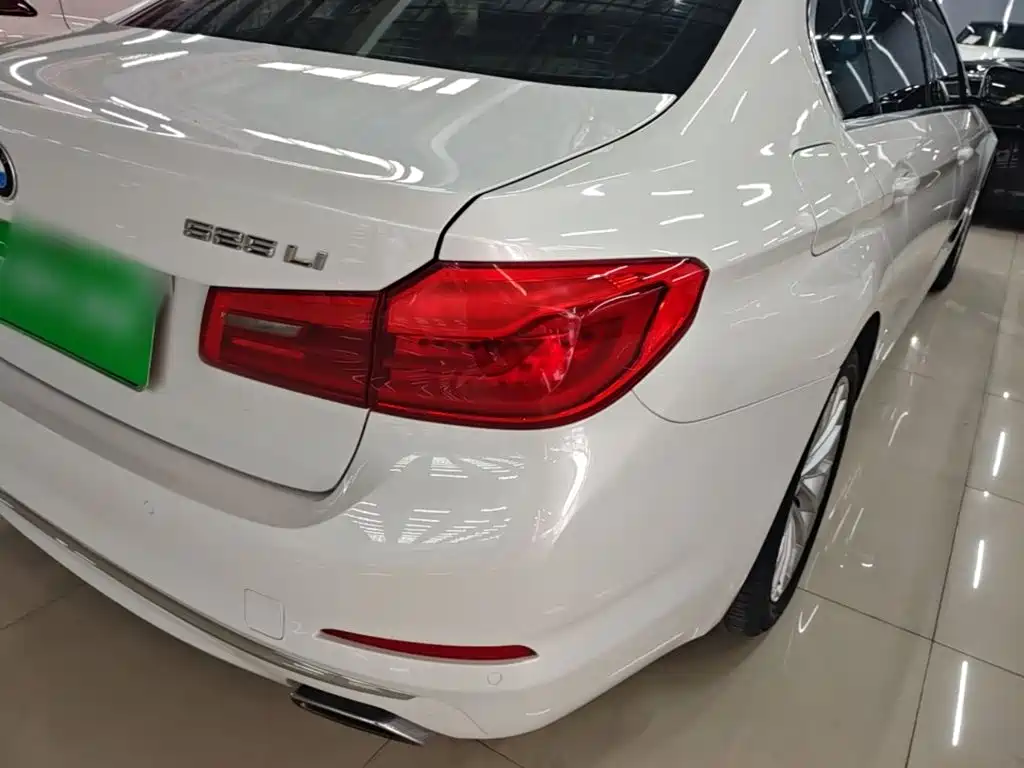 BMW 5 Series — миниатюра 8