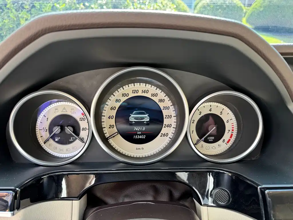 Mercedes-Benz E-Class — миниатюра 19