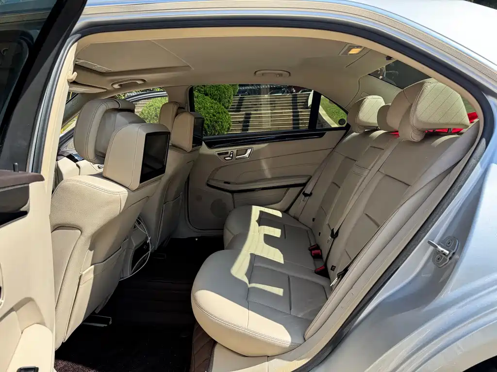 Mercedes-Benz E-Class — миниатюра 15