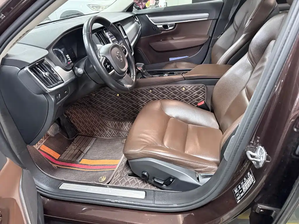 Volvo S90 — миниатюра 8