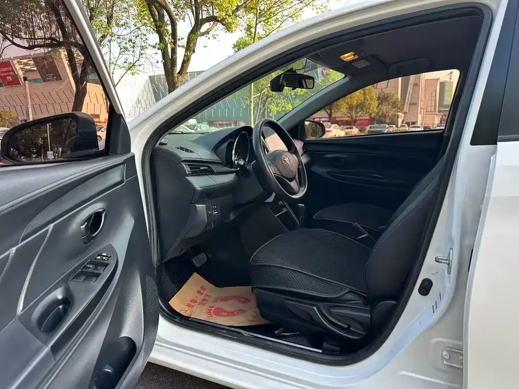 Toyota Yaris L — миниатюра 4