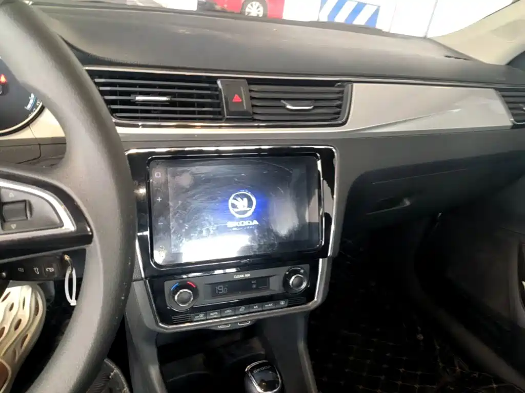 Skoda Rapid — миниатюра 13