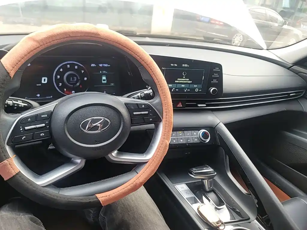 Hyundai Elantra — миниатюра 10