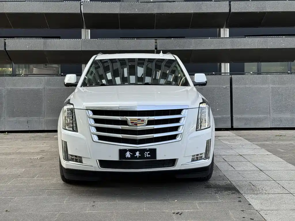 Cadillac Escalade — миниатюра 2