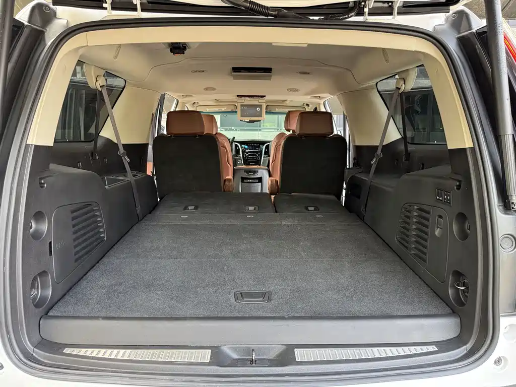 Cadillac Escalade — миниатюра 18