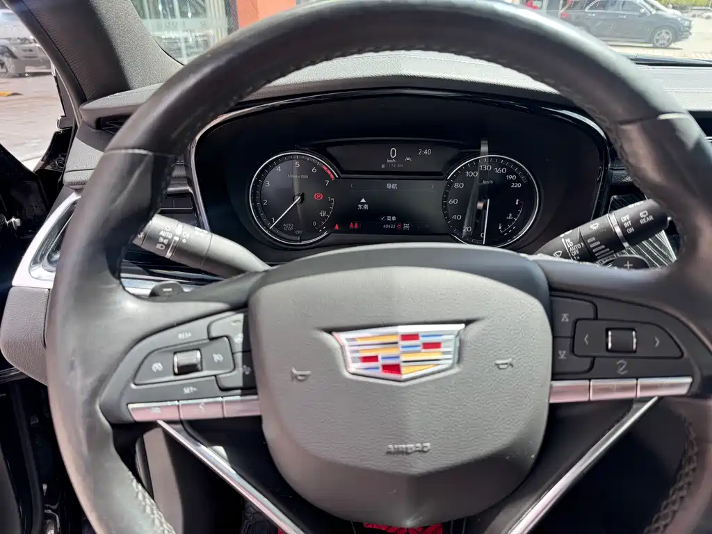 Cadillac XT6 2022 2.0T мест Luxury