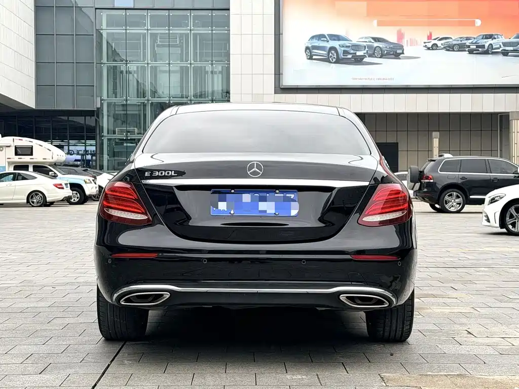 Mercedes-Benz E-Class — миниатюра 17