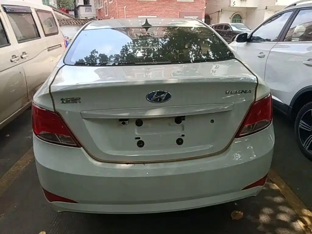 Hyundai Verna — миниатюра 6