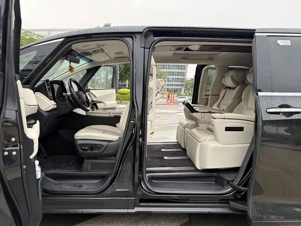 Lexus LM — миниатюра 5