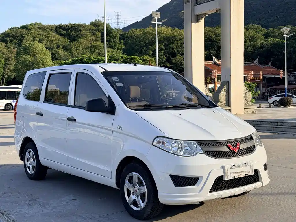 Wuling Hongguang — миниатюра 4
