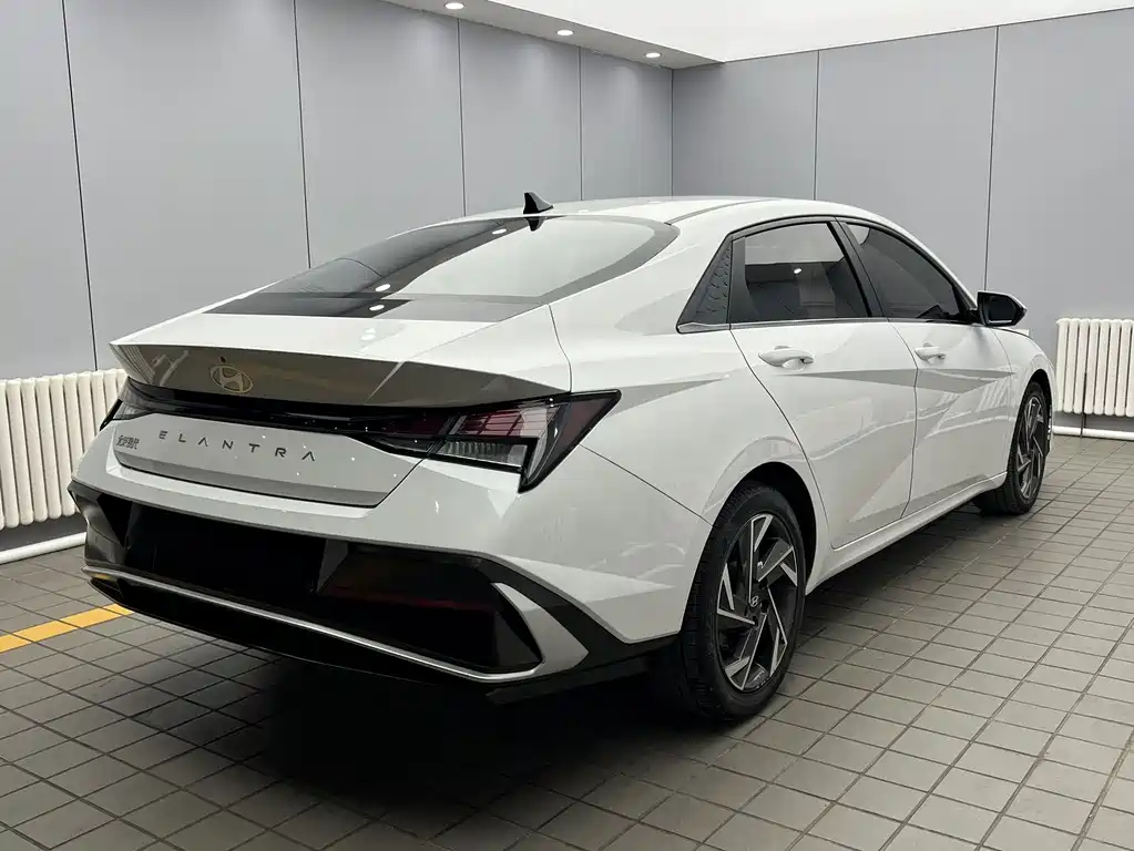 Hyundai Elantra — миниатюра 6