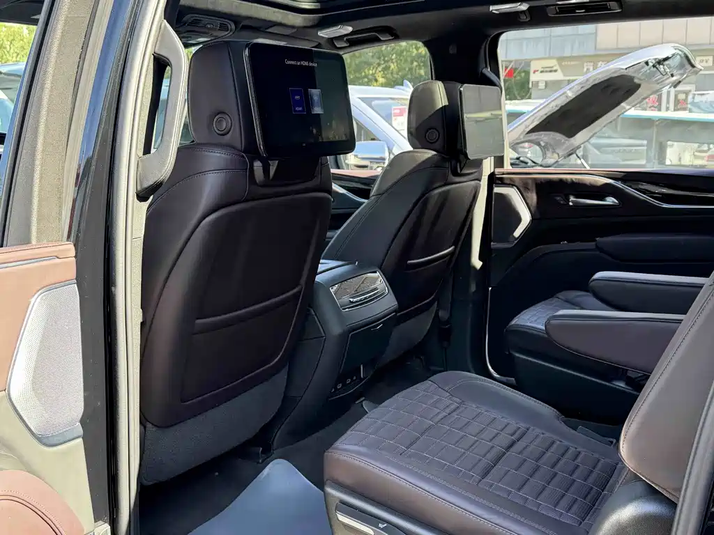 Cadillac Escalade — миниатюра 12