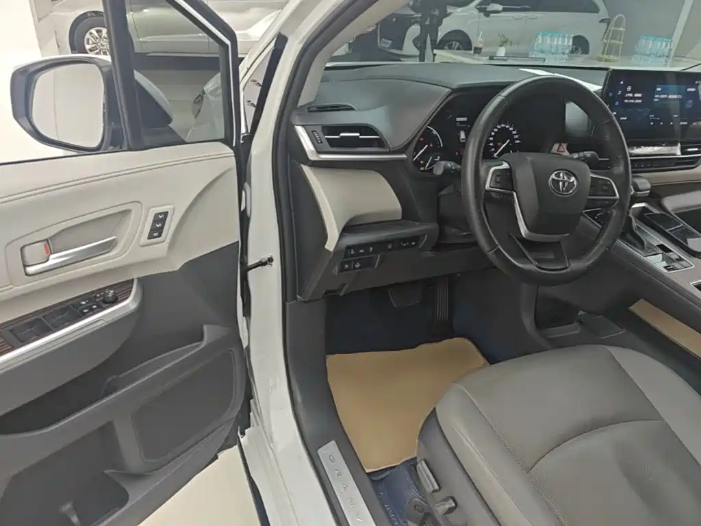 Toyota Granvia — миниатюра 16