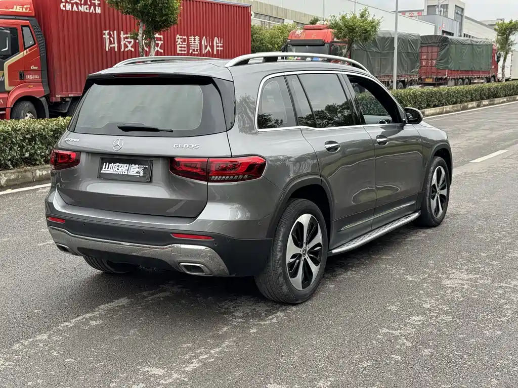 MERCEDES-BENZ GLB