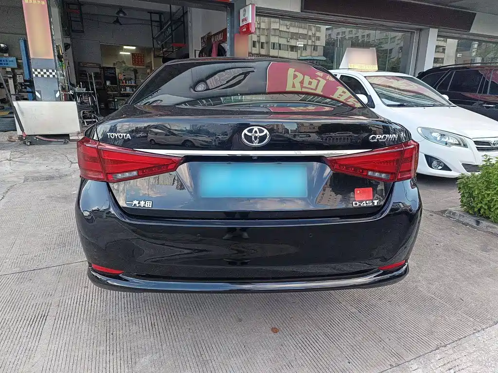 Toyota Crown — миниатюра 6