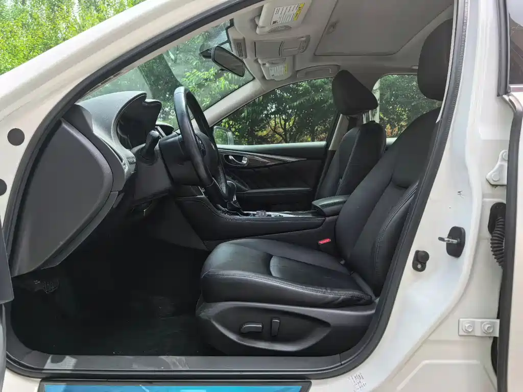 Infiniti Q50L 2016 2.0T Comfort