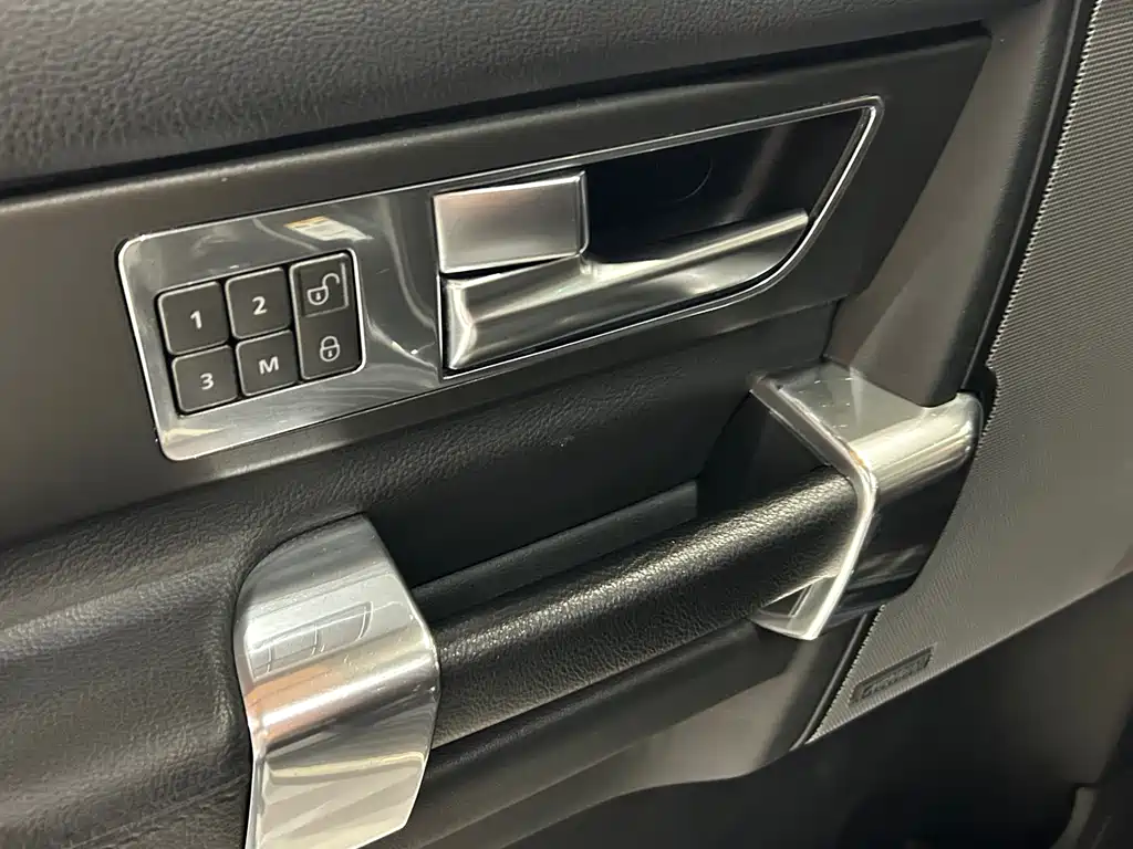 Land Rover Discovery 2015 3.0 SC V6 HSE