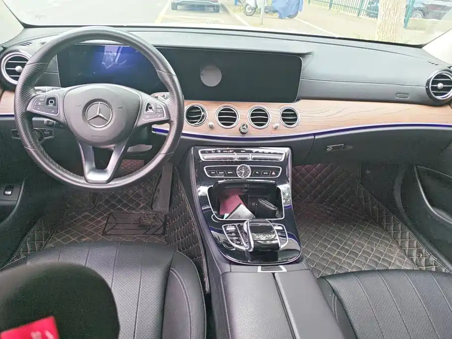 Mercedes-Benz E-Class — миниатюра 12
