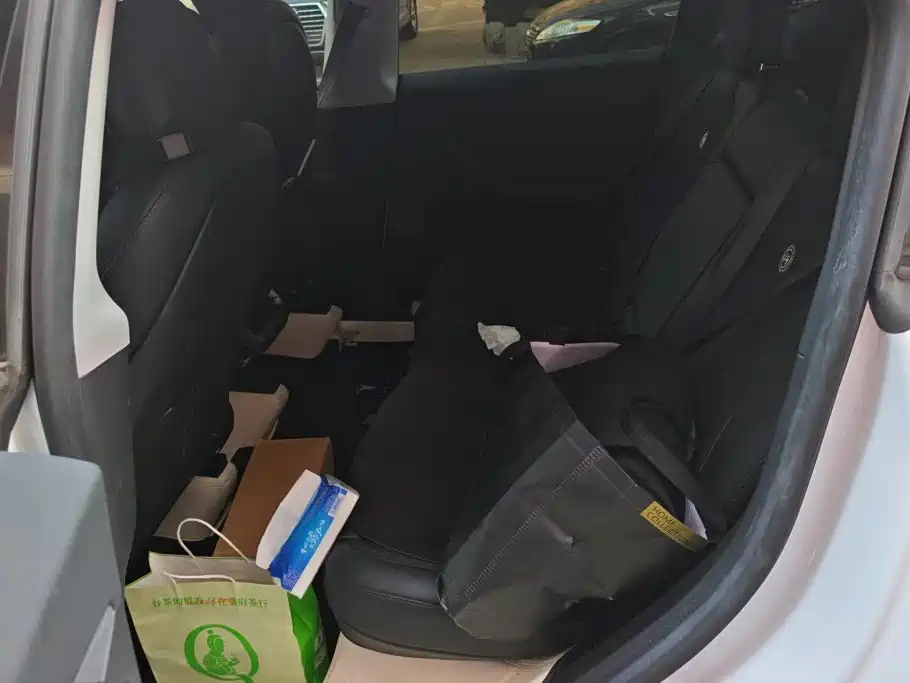 Tesla Model Y — миниатюра 11