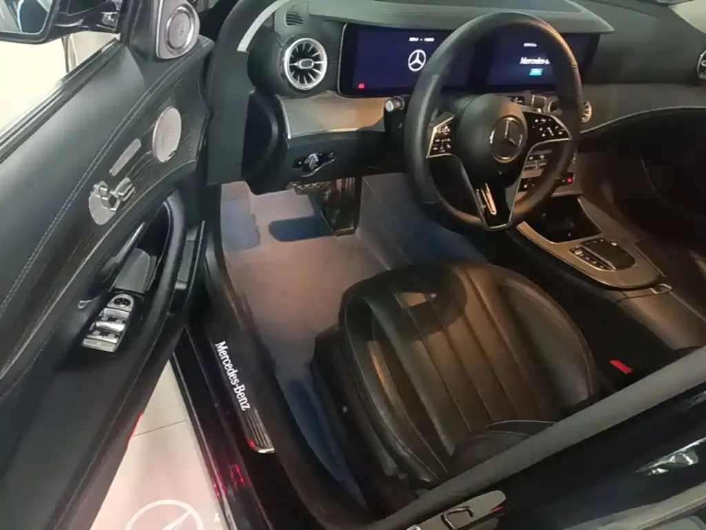 Mercedes-Benz E-Class — миниатюра 16