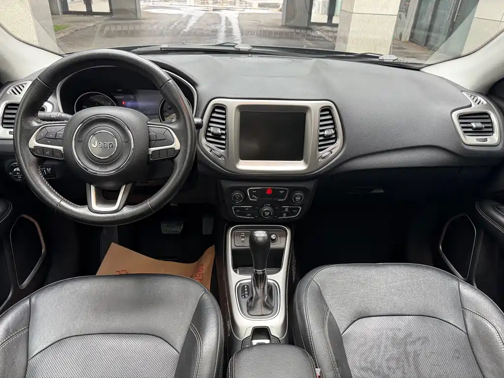 Jeep Compass — миниатюра 8