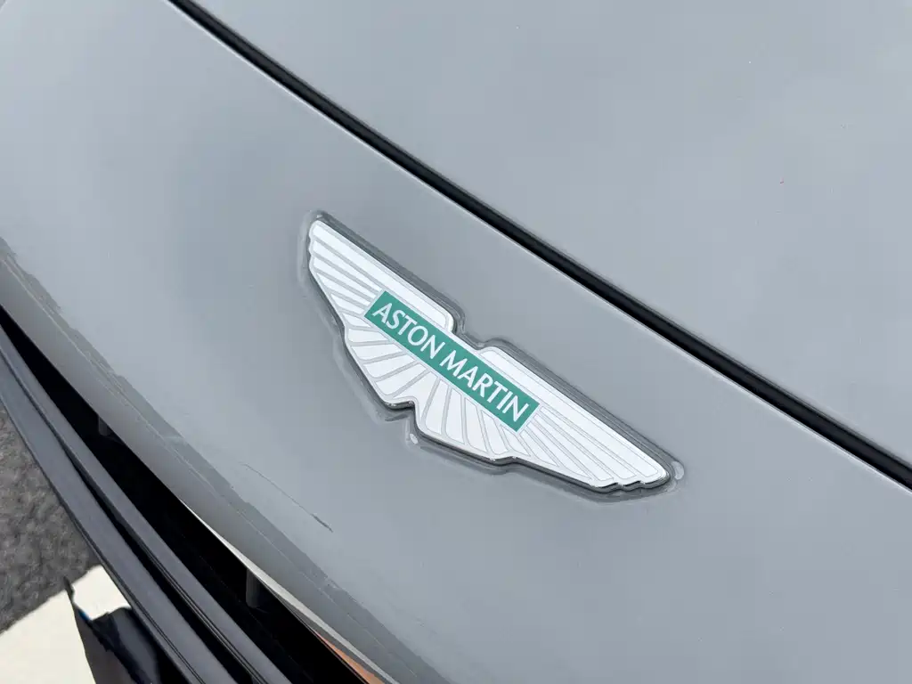 Aston Martin DBX 2025 4.0T V8 707