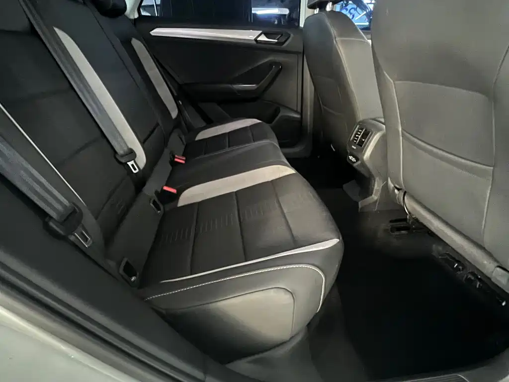 VOLKSWAGEN T ROC EXPLORING SONGS