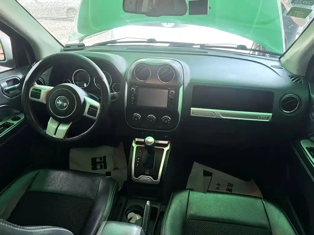 Jeep Compass (Import) — миниатюра 7