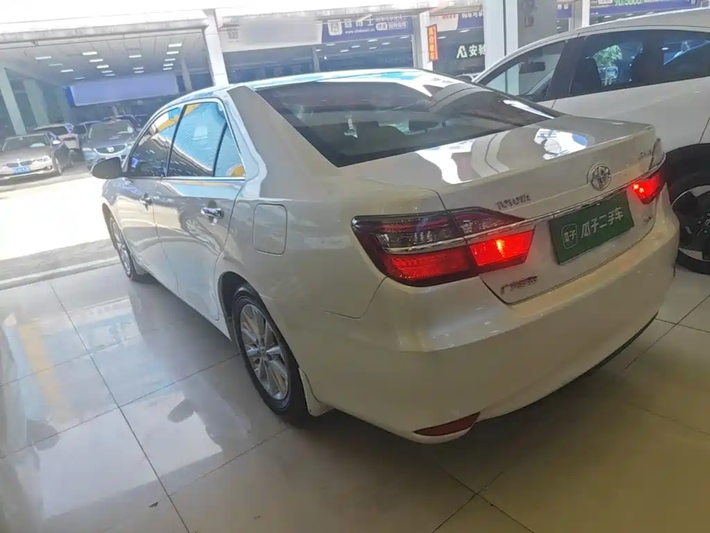 Toyota Camry — миниатюра 5