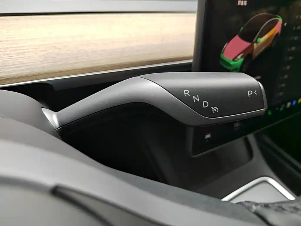 Tesla Model Y — миниатюра 14