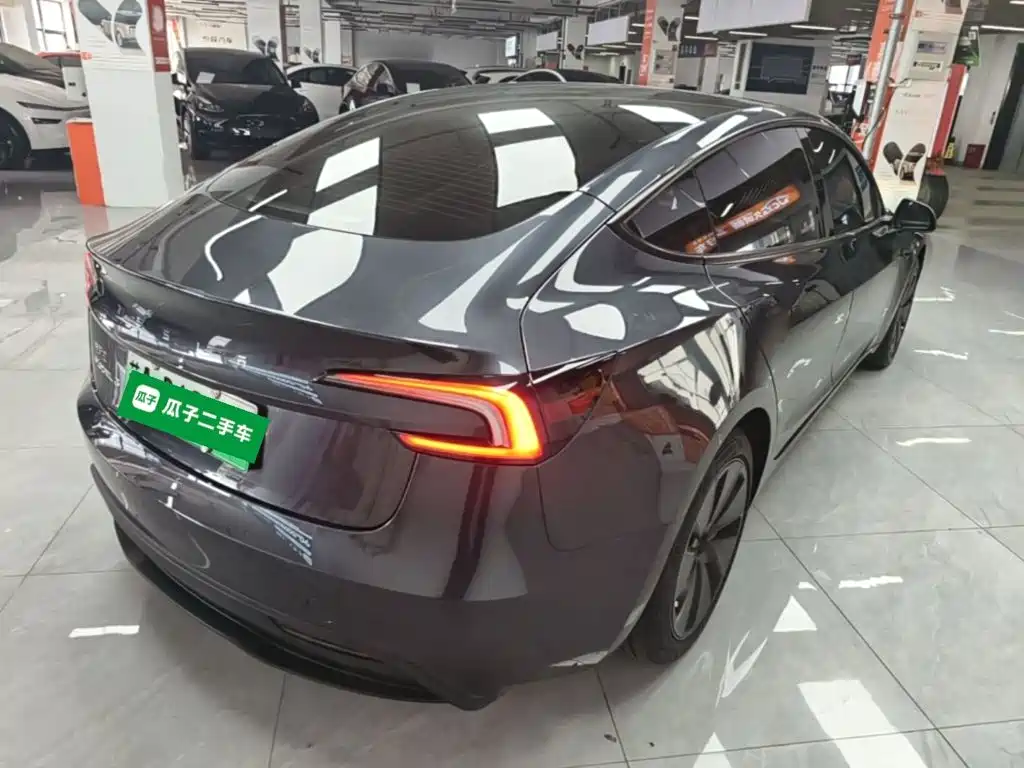 Tesla Model 3 — миниатюра 7