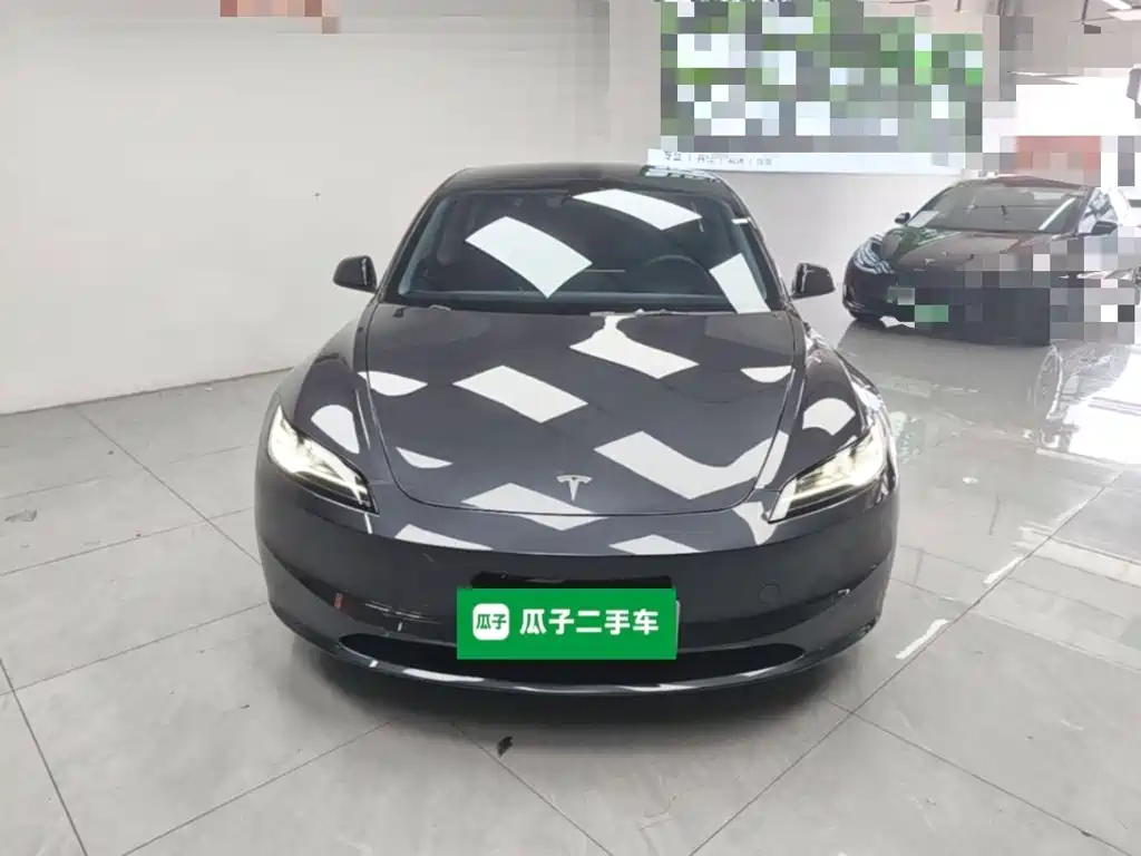 Tesla Model 3 — миниатюра 3