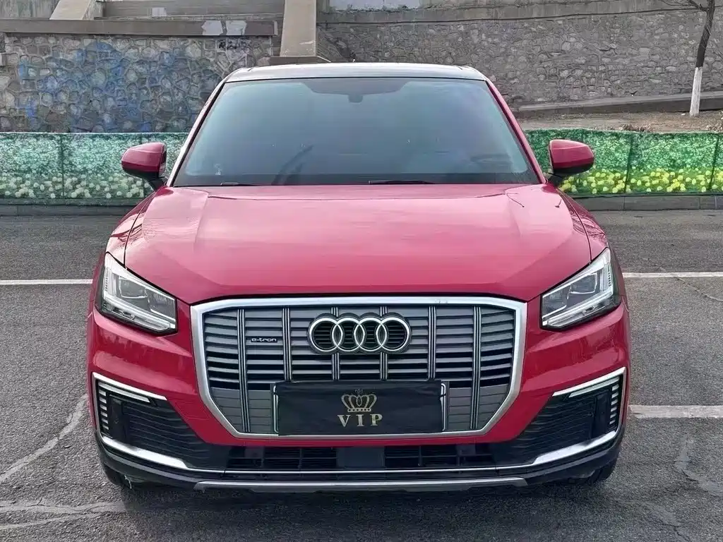 AUDI Q2L E TRON