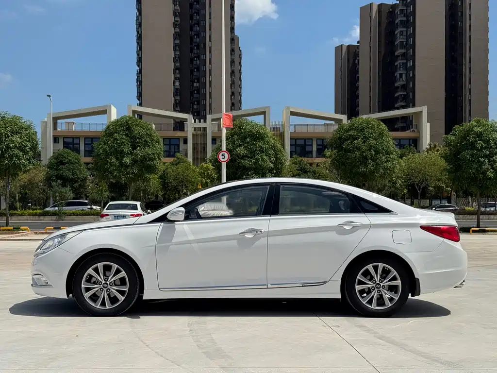 Hyundai Sonata — миниатюра 8