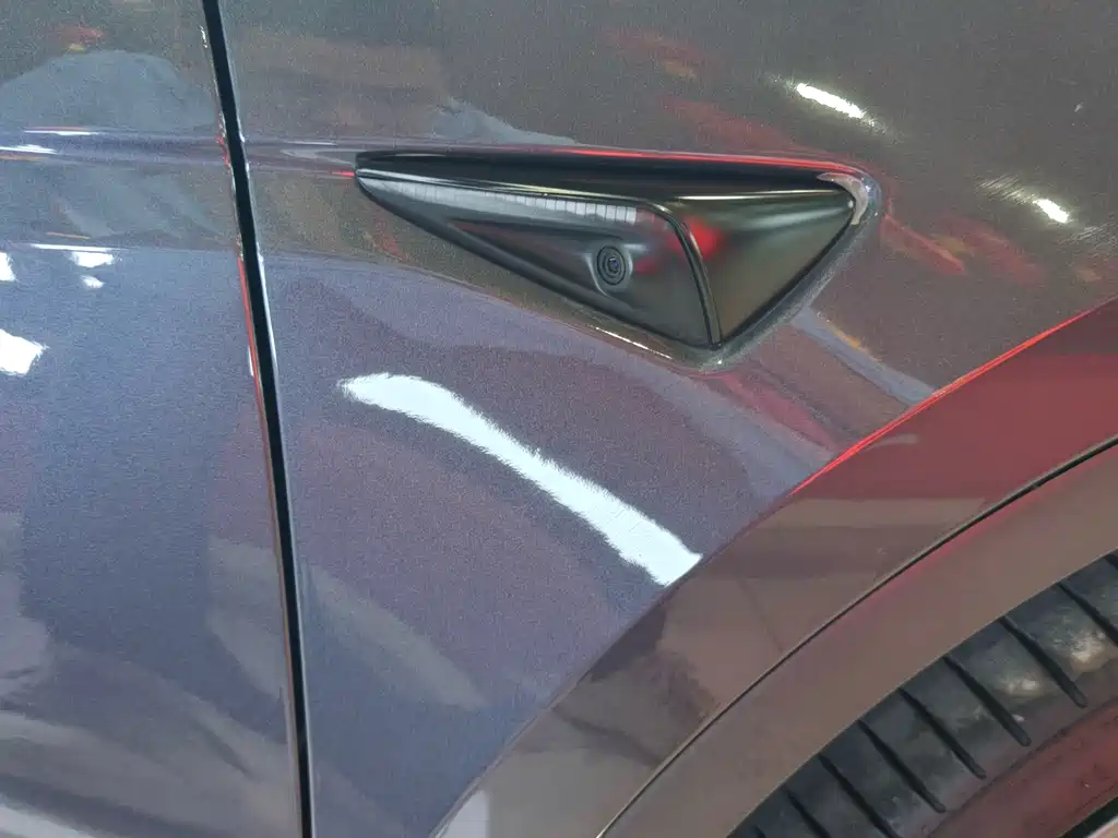 Tesla Model Y — миниатюра 12