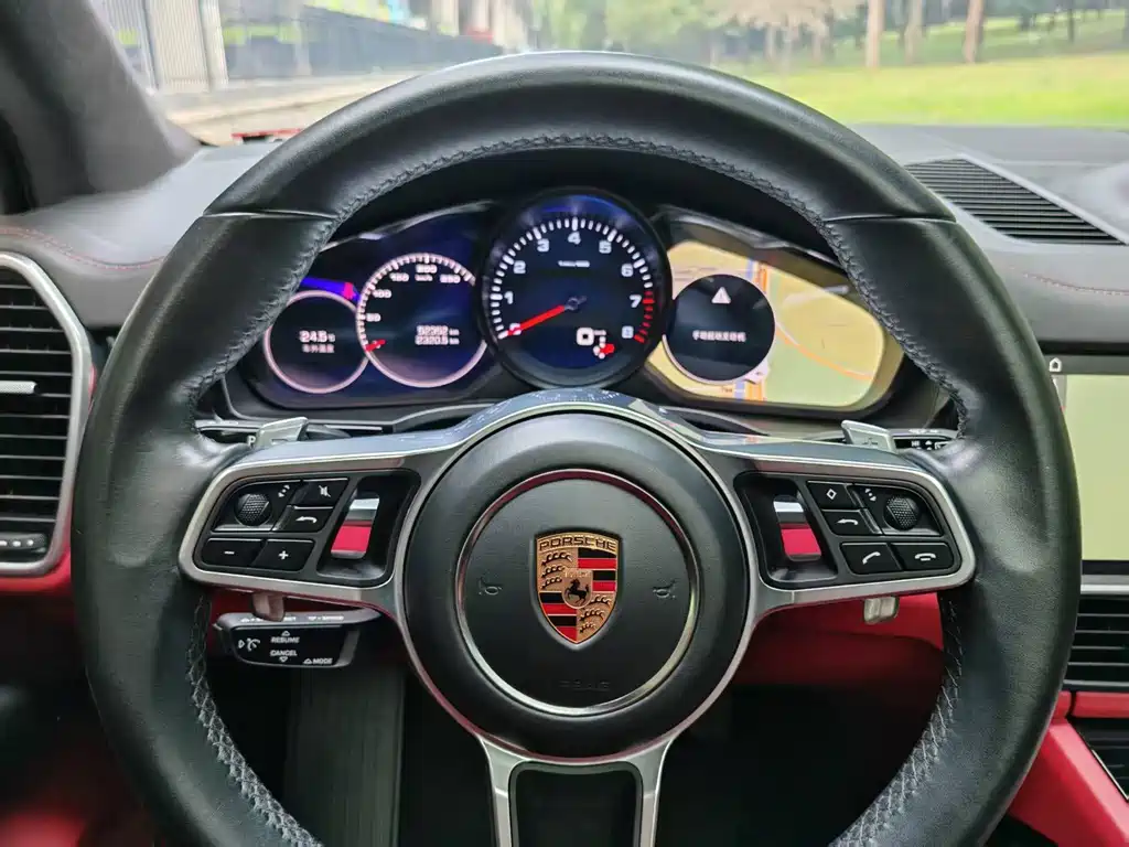 Porsche Cayenne — миниатюра 11