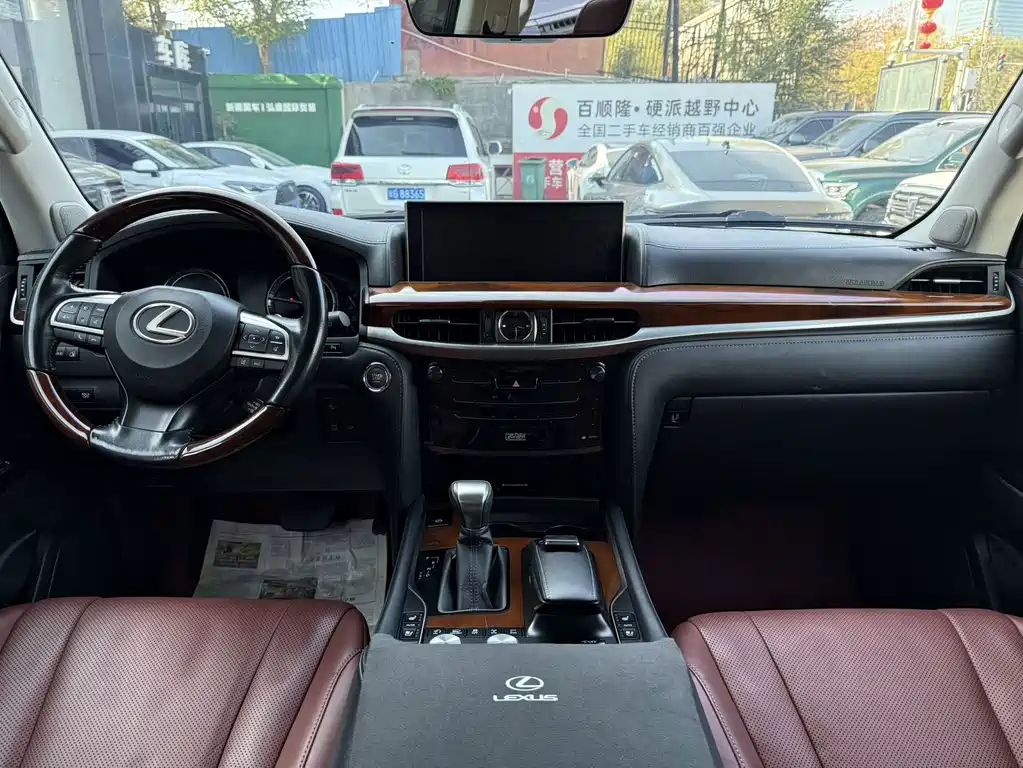 Lexus LX — миниатюра 12