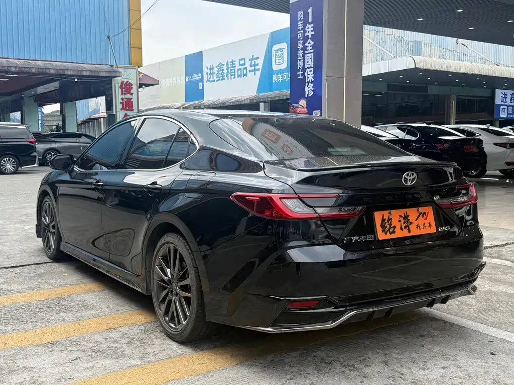 Toyota Camry — миниатюра 6
