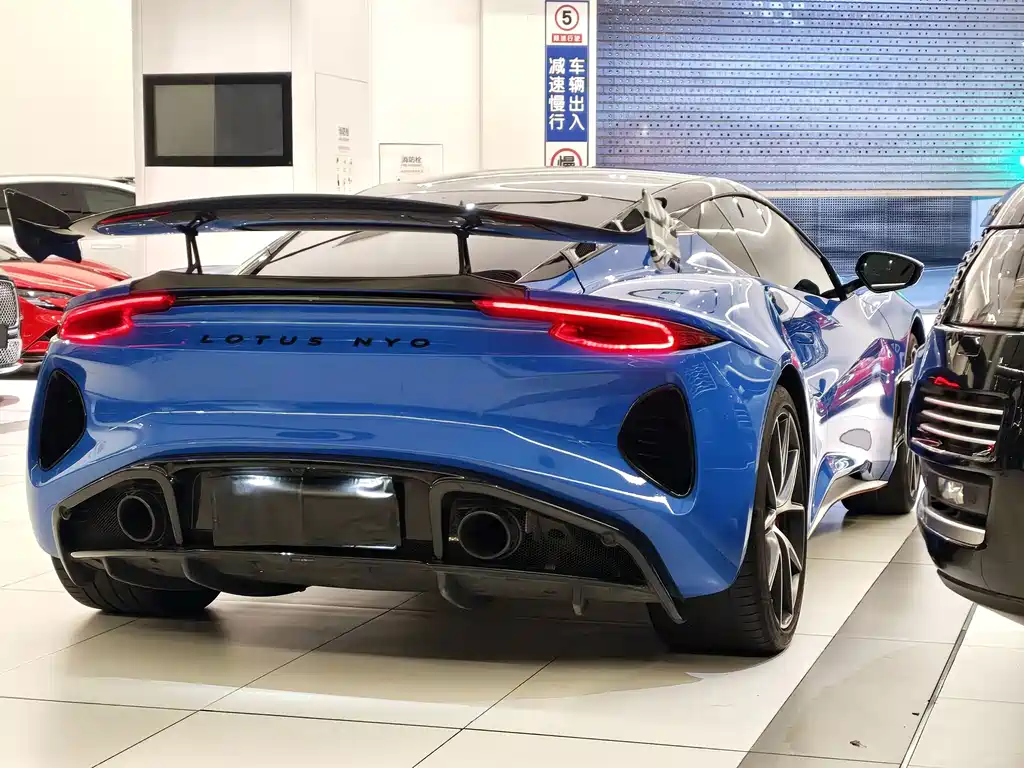 Lotus Emira — миниатюра 7