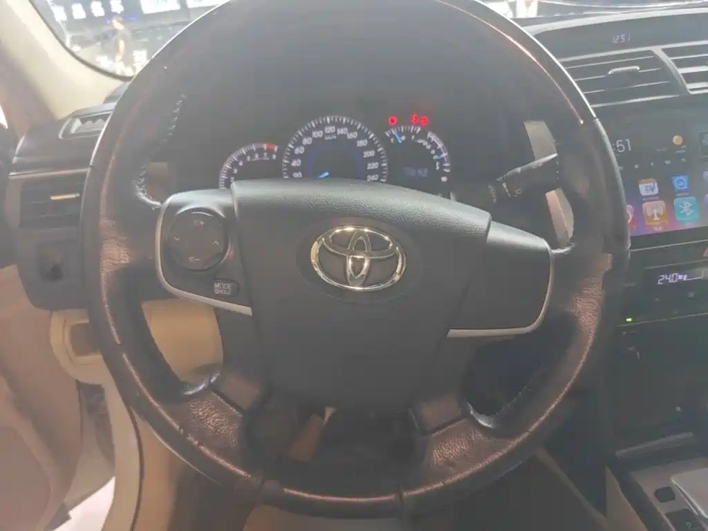 Toyota Camry — миниатюра 11
