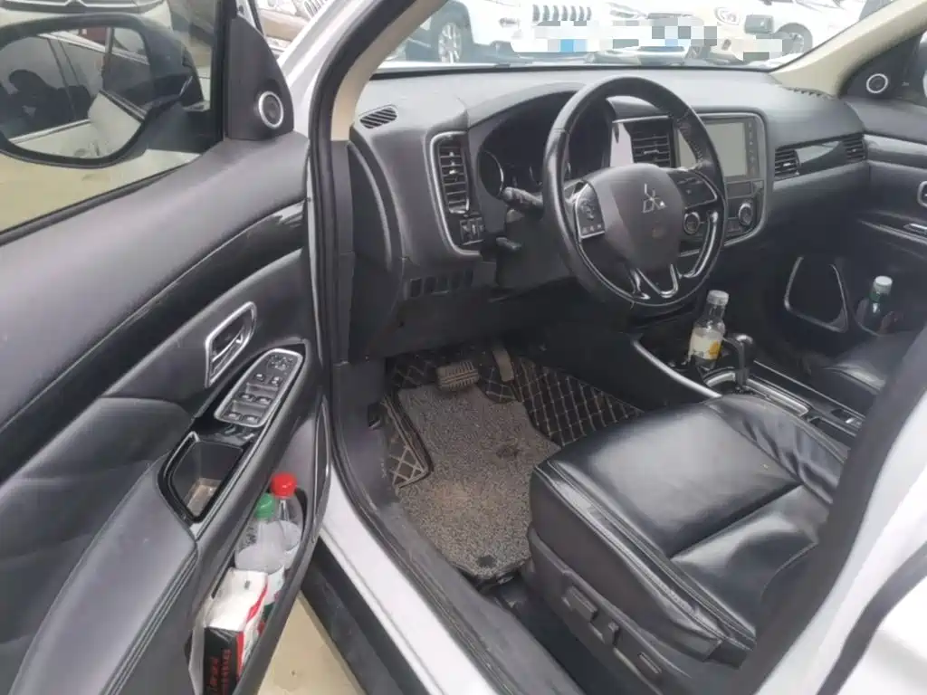 Mitsubishi Outlander — миниатюра 16